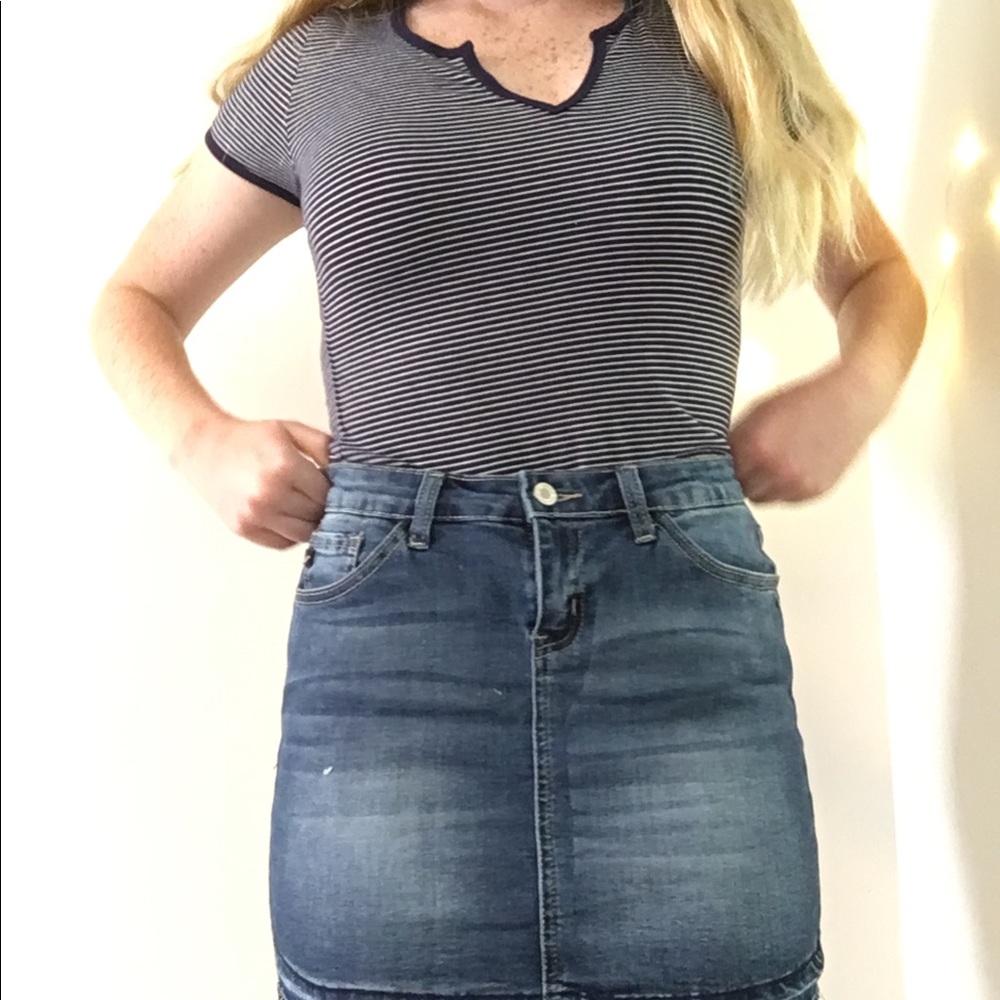 Jean skirt with raw hem - Picture 2 of 2